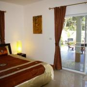 Chambre coté salon de jardin